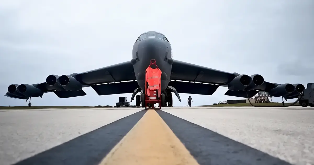 B-52 Stratofortress: Ciężki amerykański bombowiec strategiczny