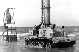 Czołg T-54 „CRAB” w roli pojazdu podwodnego.