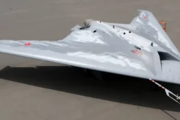 Dron S-70 Ochotnik: Skrzydłowy Myśliwców Su-57