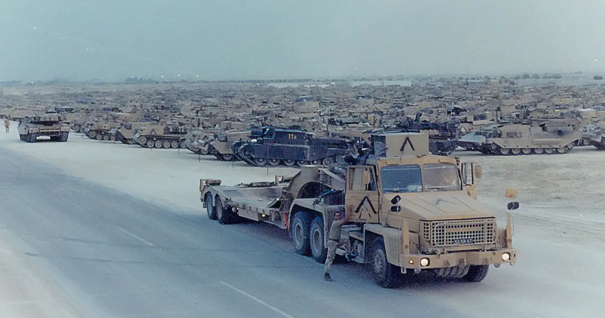 Scammell Commander przewożący czołgi Challenger w Iraku podczas operacji Pustynna Burza, 1991.