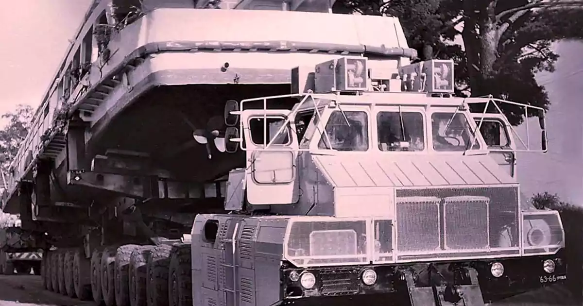 Najbardziej niezwykła misja MAZ-7907 – transport 88-tonowego statku.